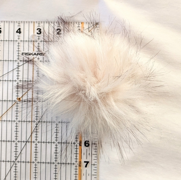 NWT Anthropologie Pom Beanie + 2 poms - Picture 8 of 8